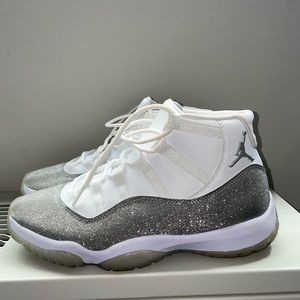 These are the Wmns Air Jordan 11 Retro Vast Grey sneakers.